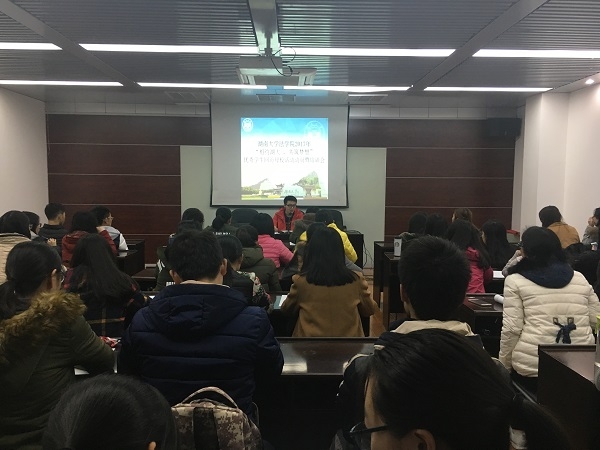 逼哩逼哩
回访母校动员会1.JPG